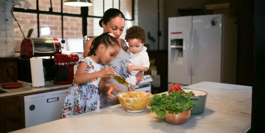 Pourquoi initier votre enfant aux joies de la cuisine : Les avantages insoupçonnés