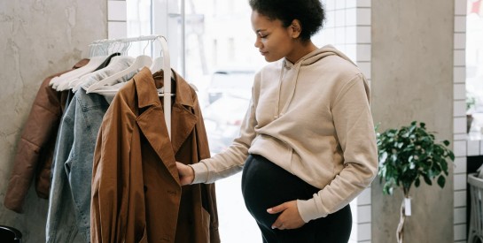 Comment Éviter d’Acheter des Vêtements Inutiles : 7 Conseils pour une Garde-Robe Responsable