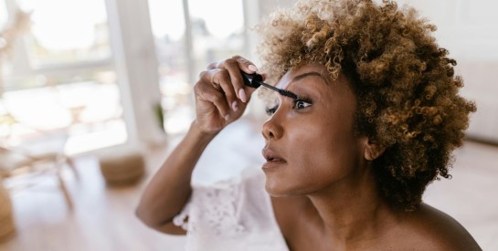 Mascara au quotidien : Bonne ou mauvaise idée pour vos cils ?