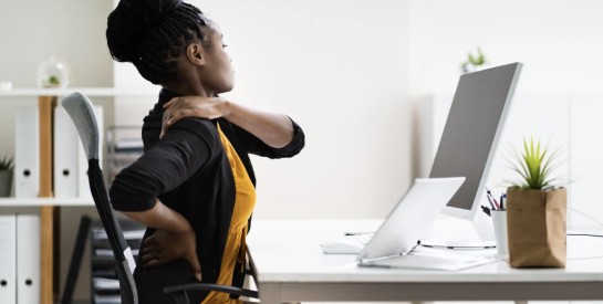 Les dangers d’une position assise prolongée : impacts sur la santé et solutions