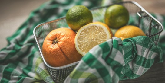 Comment utiliser les acides de fruits pour une peau éclatante et lumineuse