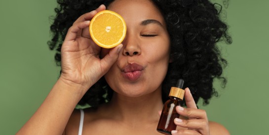 Comment intégrer la vitamine C dans votre routine de soins pour une peau éclatante et en pleine santé