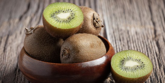 Le kiwi, le super fruit qui booste votre mental naturellement
