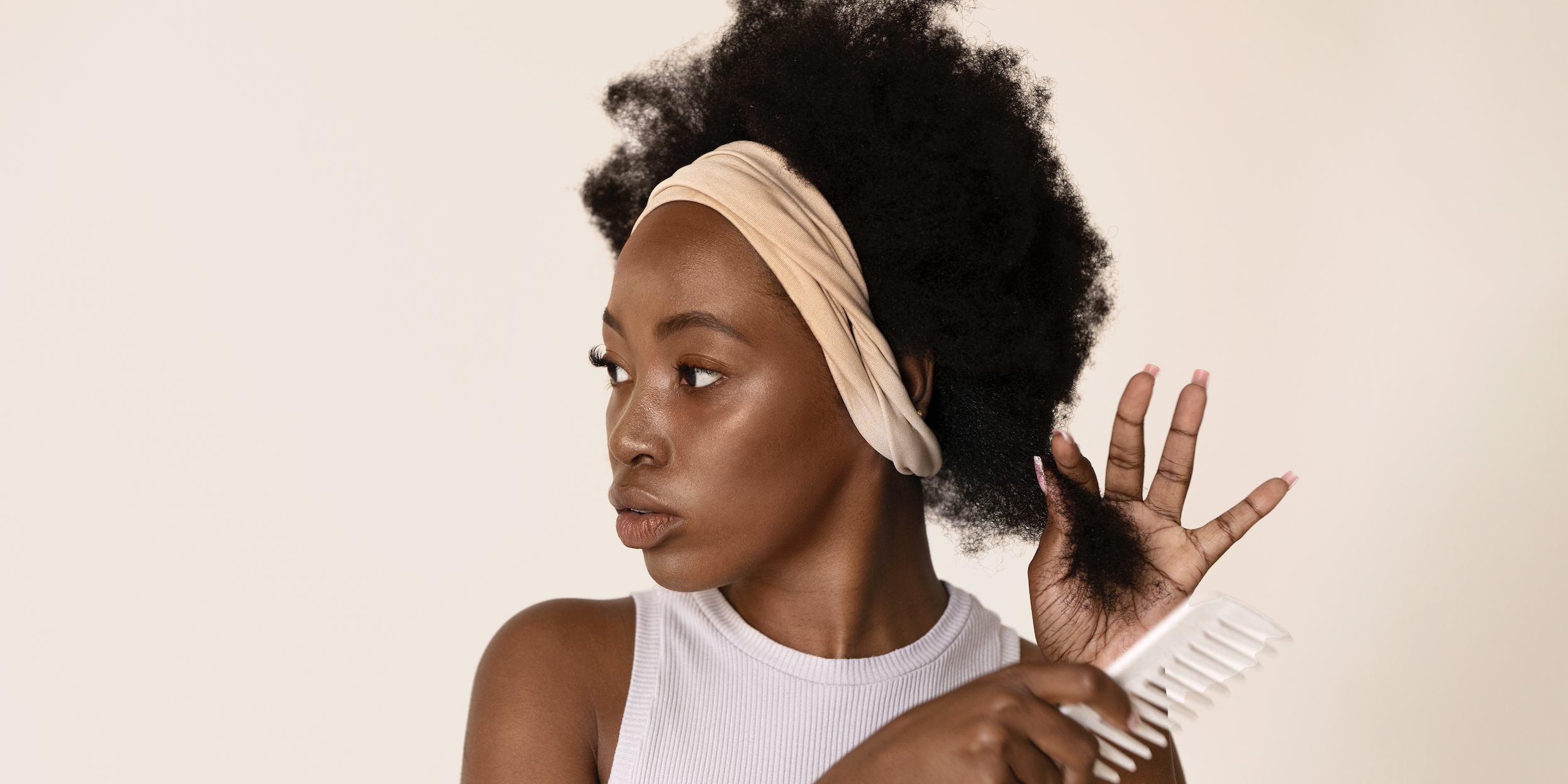 Quels soins pour renforcer la fibre capillaire ?