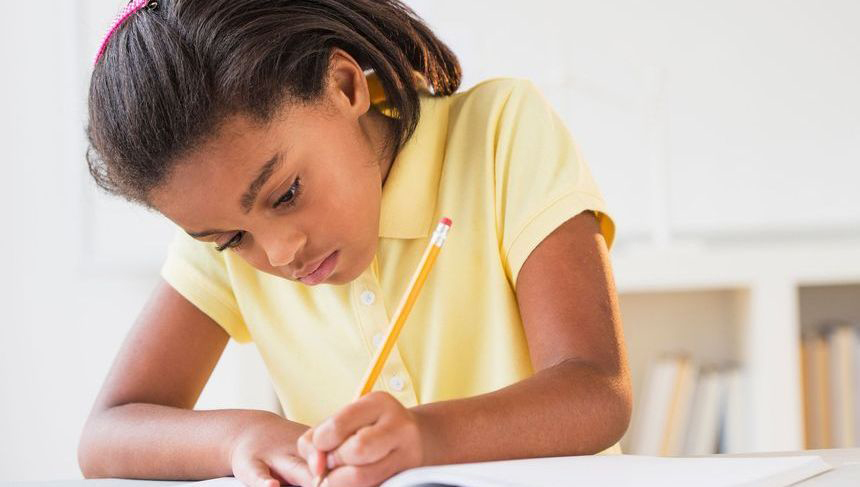Mon enfant est gaucher : une différence qui peut devenir une force