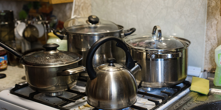 Faire briller ses ustensiles de cuisine avec des astuces simples et naturelles
