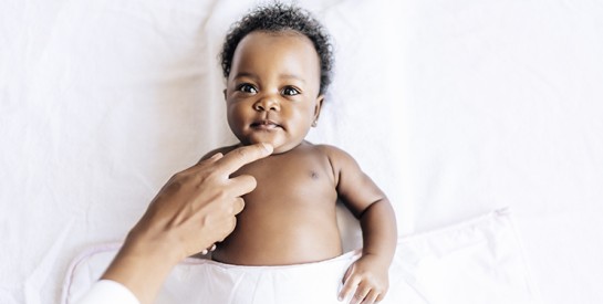 Derrière les taches : comprendre les petits maux de la peau chez les nourrissons