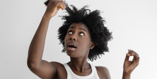 Calcaire et chute de cheveux : un ennemi invisible dans votre douche