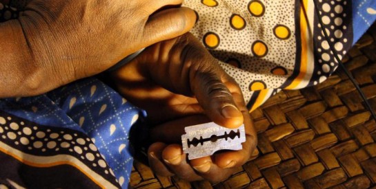 Le décès d'un nourrisson d'un mois victime de mutilation génitale féminine (MGF) ravive le débat sur l'excision en Gambie