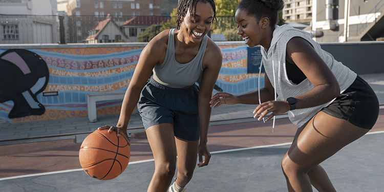 Comment le basketball forge la cohésion et l’estime de soi