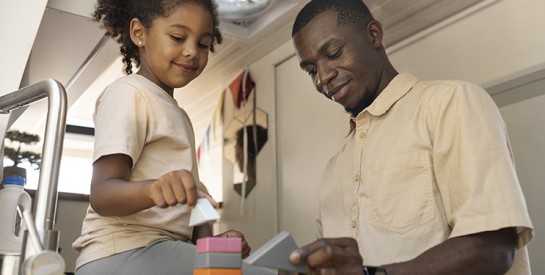 Éveiller l’enfant avec douceur: les bienfaits des jouets Montessori