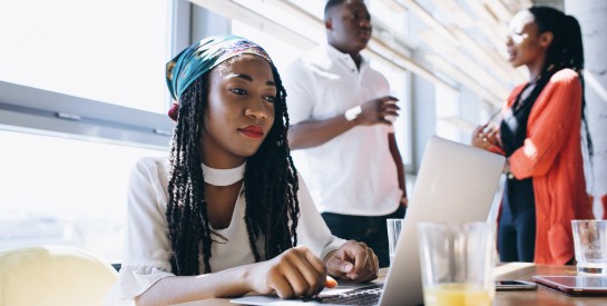 Bureau : comment gérer le collègue qui raconte tout aux patrons