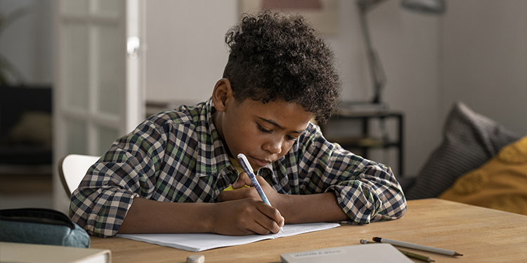 Les devoirs à la maison : un moment pour apprendre ensemble
