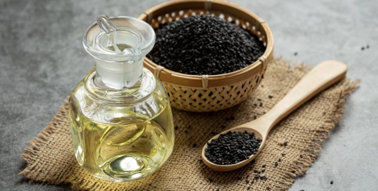 Les pouvoirs magiques de l’huile de sésame noir pour la pousse des cheveux
