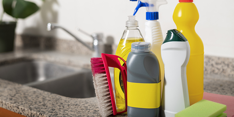 Comment nettoyer sa maison de façon simple et économique