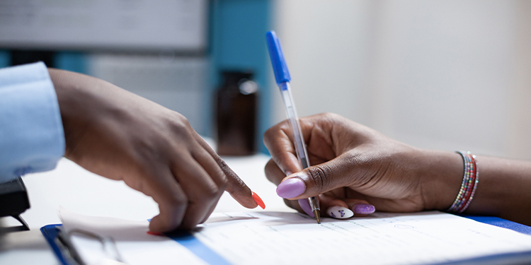 Les clauses abusives dans les contrats de travail : ce qu’il faut absolument vérifier avant de signer