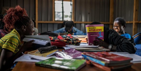 Kenya : Une bibliothécaire malgré elle qui permet aux enfants de Kibera de rester connectés aux livres