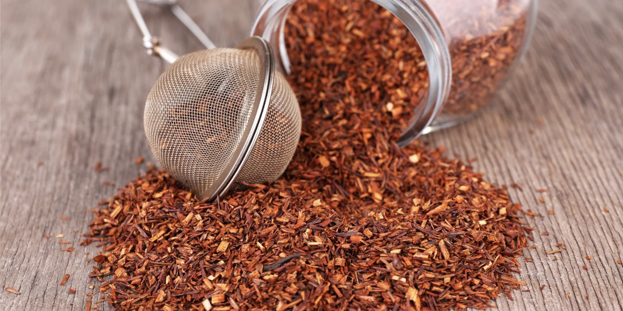 Rooibos et thé vert : les alliés naturels pour une peau jeune et éclatante