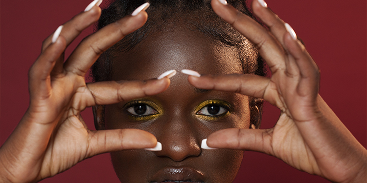 Le Smoky Eye adapté aux peaux noires et métisses : les teintes à privilégier