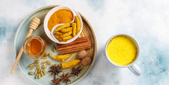 Les masques naturels pour le corps : Recettes à base d'argile, de miel et de curcuma pour une peau veloutée