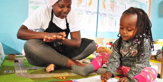 Une solution de garde d'enfants voit le jour pour les mères commerçantes des marchés de Nairobi