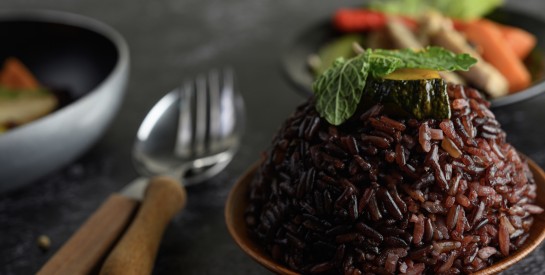 Riz noir : l’allié minceur et bien-être dont toutes les femmes raffolent