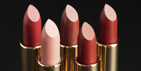 Le rouge à lèvres : Choisir la teinte Power Red ou Nude Chic selon l’occasion