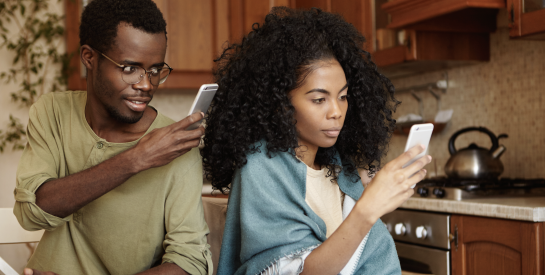 Réseaux sociaux et jalousie :quand le scroll devient une source de doute