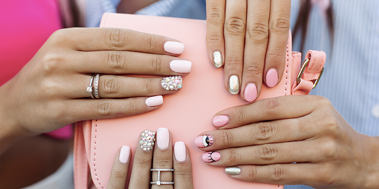 Manucure pastel : les couleurs tendances qui subliment vos mains