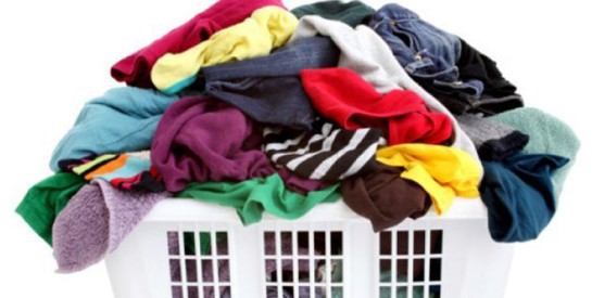 Linge sale : les bonnes habitudes pour le trier et le ranger avant la lessive