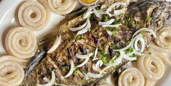 Le bâton de manioc camerounais : un aliment traditionnel à intégrer dans une assiette équilibrée