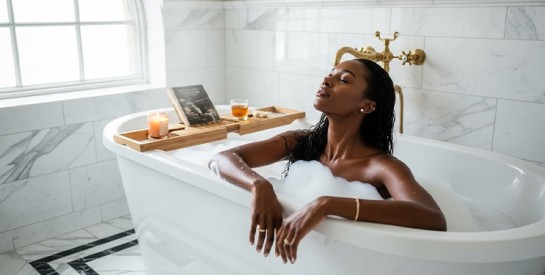 Le bain du matin : faut-il choisir l'eau froide ou l'eau chaude ?