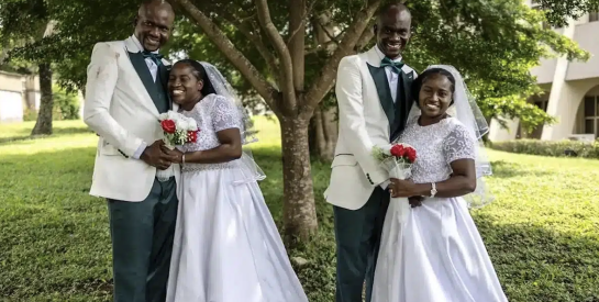 Mariage insolite : deux frères jumeaux épousent deux sœurs jumelles au Nigeria