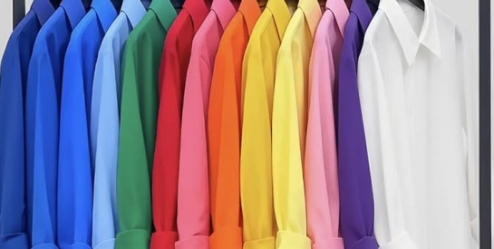 Une seule couleur, beaucoup de style : comment réussir un look monochrome ?