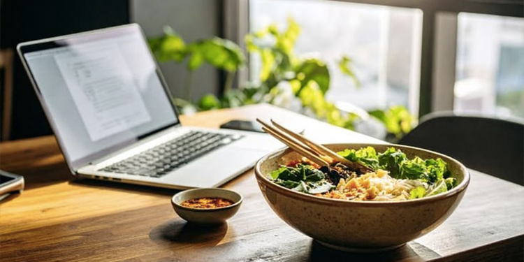 Déjeuner au bureau : composer une assiette complète avec les produits locaux