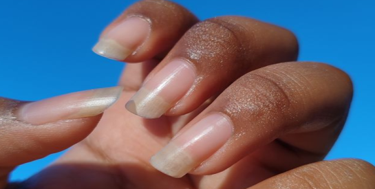 Ongles cassants : les gestes pour les renforcer