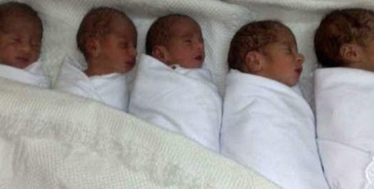 Une femme de 49 ans donne naissance à cinq enfants