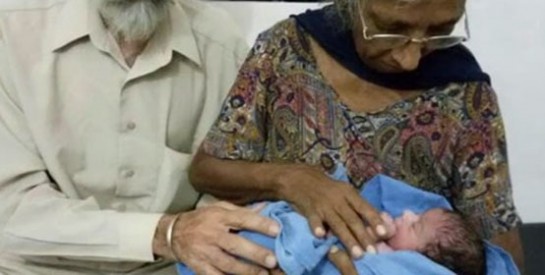 Inde : une femme donne naissance à son premier enfant à 70 ans