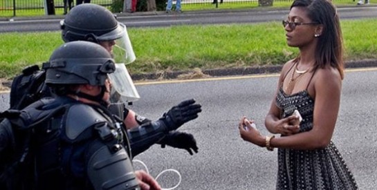 Leshia Evans : la nouvelle icône de la résistance aux USA, seule face aux policiers