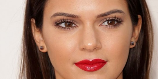 Le secret de Kendall Jenner pour lutter contre l`acné se trouve dans votre cuisine