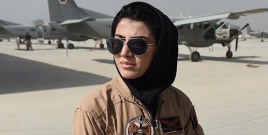 Afghanistan : vif débat après la défection d'une femme pilote