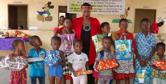 L`ONG ``Never Alone`` magnifie les enfants d`Adjoufou