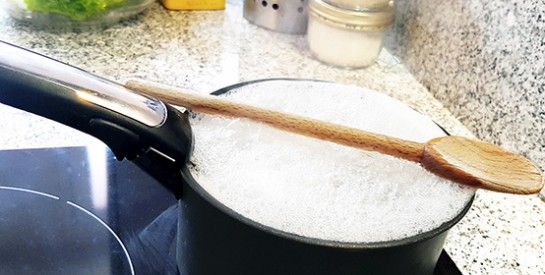 Voici des astuces simples pour empêcher l`eau bouillante de déborder de la casserole!